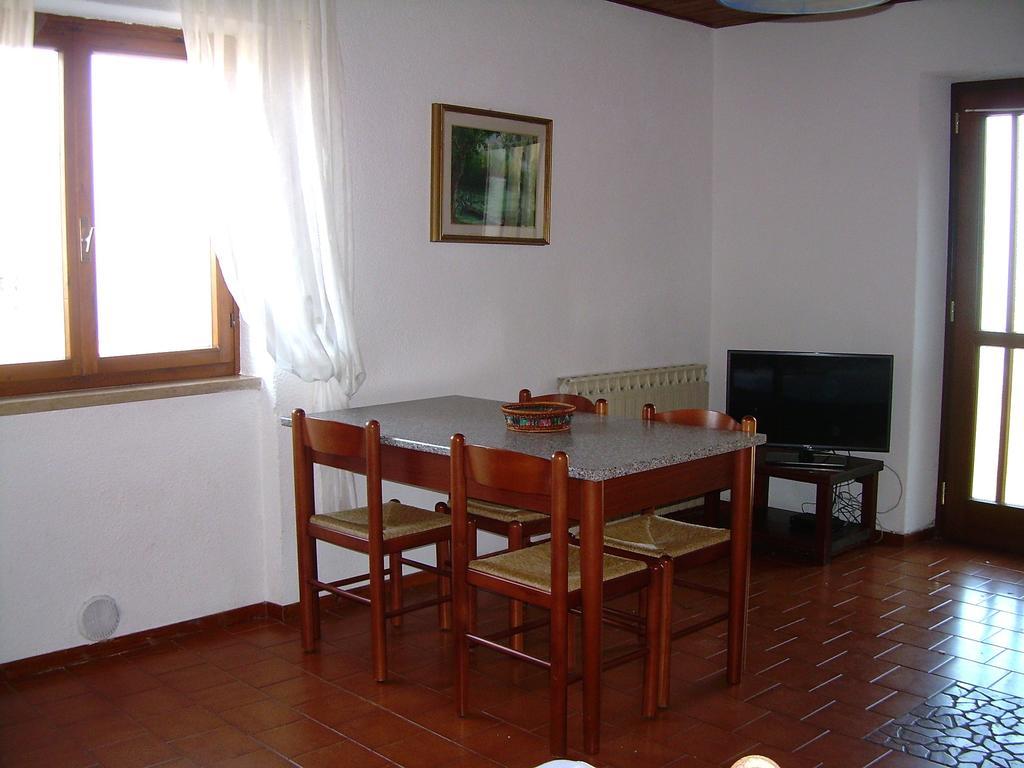 Apartamento Casa Mary Brenzone sul Garda Habitación foto