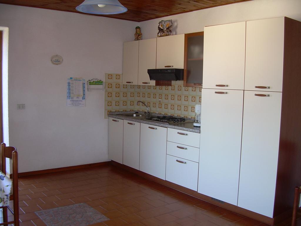 Apartamento Casa Mary Brenzone sul Garda Habitación foto