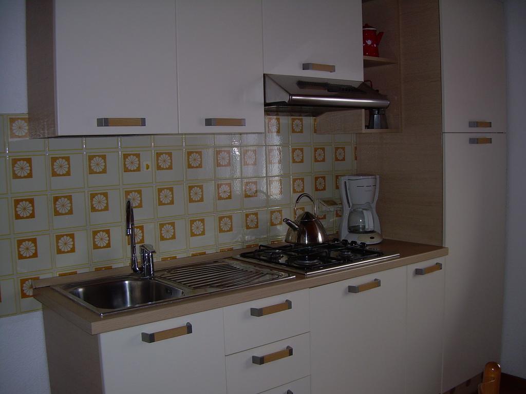 Apartamento Casa Mary Brenzone sul Garda Habitación foto