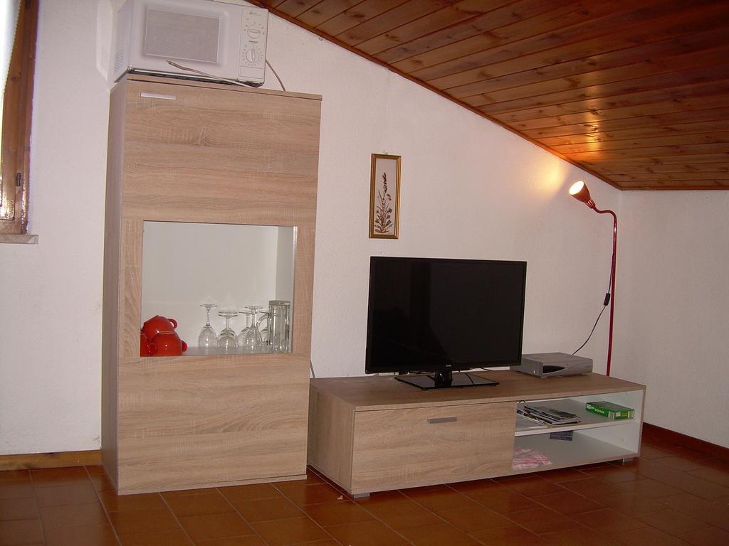 Apartamento Casa Mary Brenzone sul Garda Habitación foto